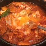 韓国厨房 水剌間 - 卵の黄身を潰して「純豆腐チゲ」いただきま〜す