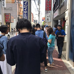 元祖赤のれん 節ちゃんラーメン - 行列