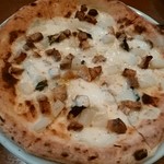 Pizzeria Robertino - コロコロチャーシューと大根のビアンカピッツァ