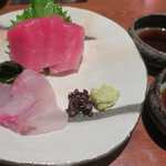 手打ち蕎麦 ほかげ - メバチ鮪中トロ（千葉）と活〆魴々刺身