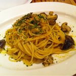 ピッツェリア ノーチェ - 色々なキノコとカラスミのパスタ