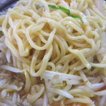 ラーメンギョーザ蔵王 - 中太麺アップ