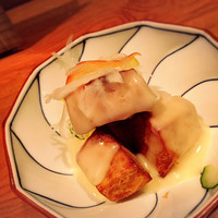 神楽坂 鴨匠 - クリームチーズ掛けの里芋の唐揚げ \518