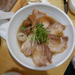 醤油にチャーシュートッピング