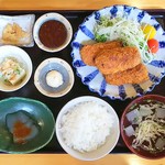 レストラン ホロホロ - カニクリームコロッケ定食(上から)