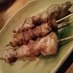 分家 無邪気 - 鶏皮、せせり、ボンジリ