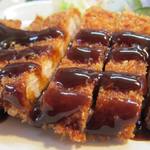 とり雅 - とんかつ大きく分厚くカリッと仕上がった上質なカツ