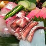 丼彩酒楽 由庵 - 刺し盛り(((o(*ﾟ▽ﾟ*)o)))