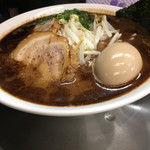 げんまん - 黒ラーメン(780円) + 味玉(100円)