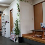 Chuukanomise Houen - 店内です。