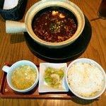 華菜樓 - 四川式ピリ辛土鍋 黒麻婆豆腐定食