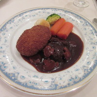レストラン香味屋 - 「メンチカツとビーフシチュー」の盛り合わせ