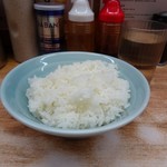 横浜ラーメン 武蔵家  - 終日無料お代わり自由ライスの中