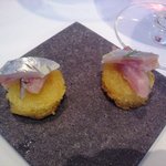 ユニッソン デ クール - ジビエと銀杏のコンソメ 添えられた生魚