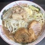 ラーメン二郎 - 小らーめん 麺半分 ヤサイ少な目ニンニクアブラ