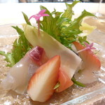 祇をん 段ばた - 鯛と苺とグリーンサラダ