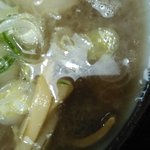 長寿軒 - スープをアップで