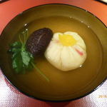 みこころや - 椀物（ズワイガニ真丈と椎茸の結び菜）