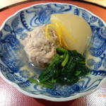 みこころや - 煮物（淀大根と鴨のつみれとほうれん草）