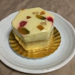 PATISSERIE DE L'ABEILLE - モンテリマール￥500