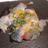 ヤマガタ サンダンデロ - 前菜　ヒラメのカルパッチョ