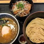 麺屋一燈 - 濃厚魚介つけ麺＋ローストポークガーリックめし