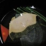 野嵯和 - 蒸しアワビ、源助大根、キビ餅、ほうれん草の椀。大根の下からは、大きくカットされた蒸しアワビ etc. が現われます。　　　　　　2018.12.01