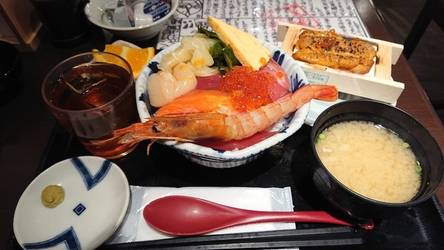 どん辰 Tr店 どんたつ あおば通 海鮮丼 食べログ