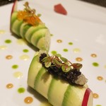 レストラン ラ・フロレゾン・ドゥ・タケウチ - 北海道産ズワイ蟹とアボカドのカネロニ仕立て
      2種のキャビアと共にりんごのクーリで