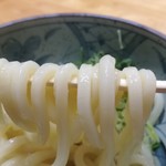 Marutaka - たぶん機械打ちのやや細めの麺。