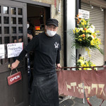 ラーメン屋 トイ・ボックス - 5周年の挨拶をする山上店主