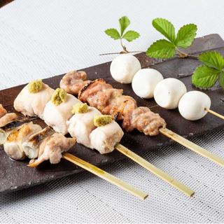 Enjoy fresh and juicy Yakitori (grilled chicken skewers) in a clean restaurant!