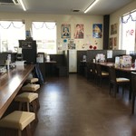 博多豚骨ラーメンまるせん 高砂店 - 広いお店で、窮屈感はありません（２０１８．１２．１７）