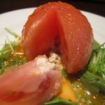 Shitorasu - 選べる洋食ランチ の 完熟トマトのファルシーサラダ　カットしてみました