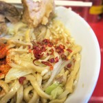 ラーメン二郎 - 粗挽き唐辛子投下～♪