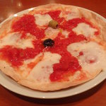 フォーハーツカフェ - モッツァレラとトマトのトルティーヤピザ