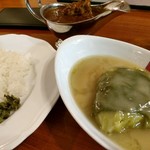 アカシア 新宿本店 - 激辛カレーとロールキャベツセット。