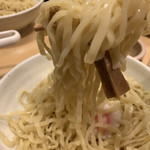 鹿児島ラーメン 豚とろ - 麺リフトアップ