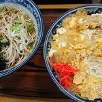 江戸家 - カツ丼のどんぶりめっちゃデカイ