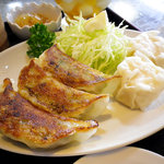一品香 - 八宝菜定食の餃子とシューマイ