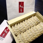 中国菜庵 鳴 - みんの餃子20ケ入り紙箱
