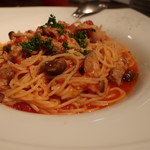 クッチーナ ラトリエ - 豚としめじのトマトソースパスタ
      ('2018.11月)