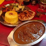 チャイカフェ バガヴァッド - 鶏手羽元のジンジャーカレー、ディナープレートセット