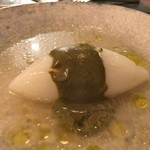 ヴェーナ - ●淀大根のボリート
      出汁を使わずに水とお塩とオリーブオイルだけ。牡蠣をソースにしたもので