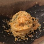 ヴェーナ - ●キターラパスタ
      カラスミとベルガモット。