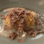 ヴェーナ - ●タリオリーニパスタ
      アルバ産白トリュフのせ。
      シンプルなバターとチーズのソース。