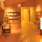 ホテル天坊 - 大浴場までのライブラリー