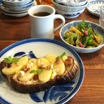 ブリコラージュ ブレッド アンド カンパニー ダイニング・カフェ - 前回と同じメニュー食べたので、見た目はお皿やパンの形を見ないと違いが分からないかも。この日のコーヒー豆はケニア豆で、グレープフルーツフレーバー。やっぱり、おいしかったな♡(*´∀｀)ﾉ20181218