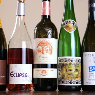 The store has a wine shop with over 2,000 bottles of natural wine.