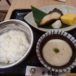 四季百選 - 銀鱈定食の左側